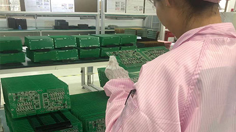 QC人工检验 QC人工检验-SMT贴片油条视频-苏州昆山PCB抄板电路板焊接|线路板焊接|SMT贴片焊接